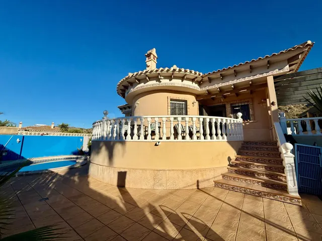 Espectacular villa independiente con piscina privada — 3