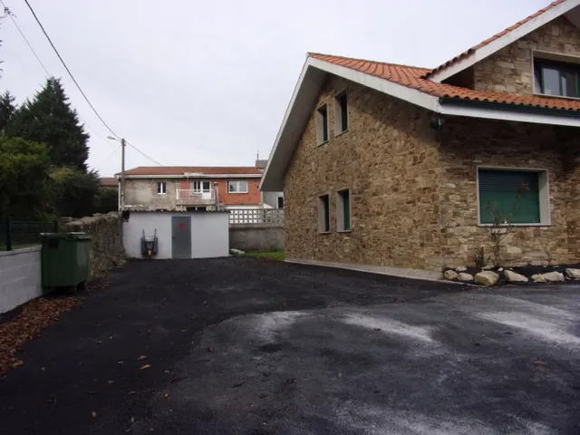 CASA REFORMADA USO HOTELERO EN SANTA COMBA - foto 2