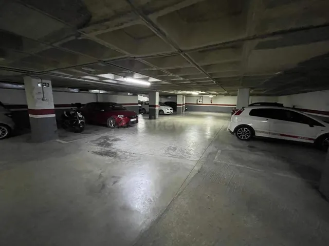 ¡DI ADIÓS A BUSCAR APARCAMIENTO! PLAZA DE GARAJE EN SECTOR V — 3