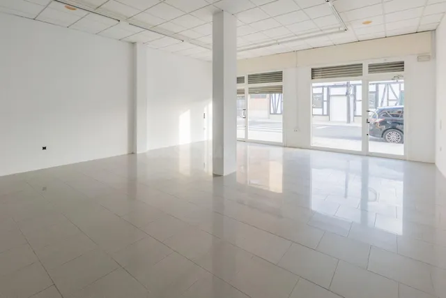 Local comercial en Deltebre - foto 5
