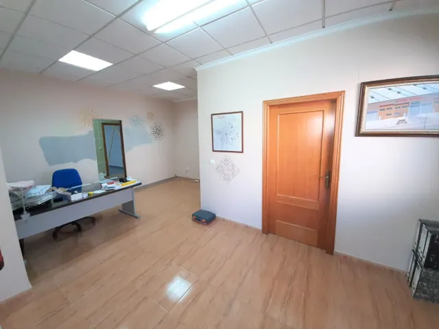 Local en venta, forma esquina a dos calles y con mucha luz natural — 10