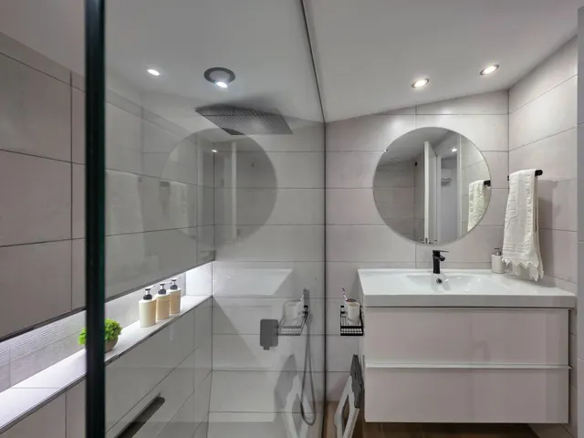 CASA DE 2 PLANTAS CON APARTAMENTO Y JARDIN — 50
