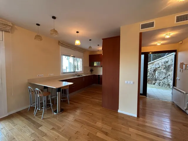 Espaciosa casa con impresionantes vistas a la montaña — 10