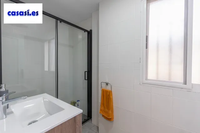 Casa independiente con piscina en La Zubia. — 29