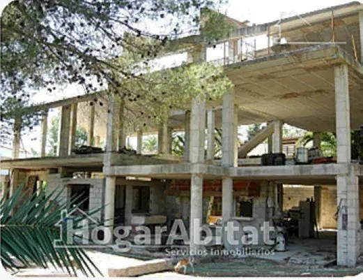 CHALET PARA TERMINAR A TU GUSTO CON PISCINA — 12
