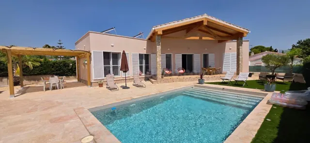 Exclusiva en Reestreno con Piscina en l’Ametlla de Mar: dise - foto 2