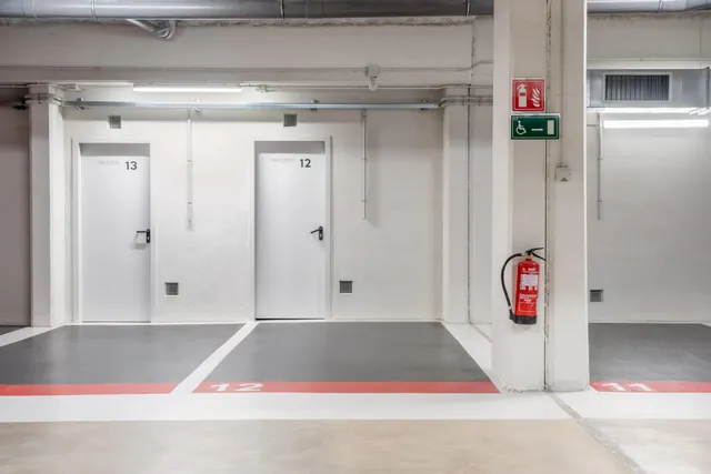 Parking 25m² en alquiler - Zona Avinguda Barcelona — 48