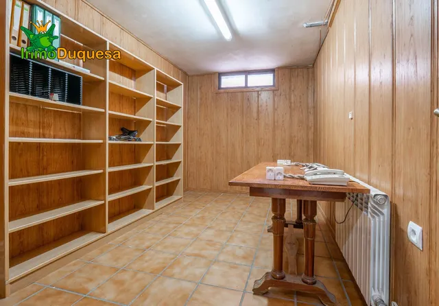 CHALET dividido en dos viviendas con piscina y zona ajardinadas. — 45
