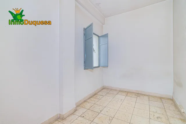 Piso de 4 Dorm. en Camino de Ronda. Para REFORMAR. — 7