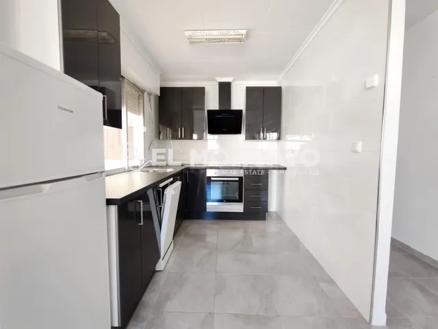 Fantástico apartamento a escasos 50m de las playas de La Mat - foto 3