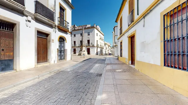 Casa de 2 plantas más buhardilla en calle Lucano-Potro - foto 3
