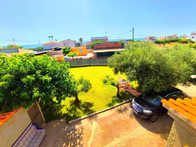 Preciosa casa con terreno independiente en la playa de Almaz - foto 2