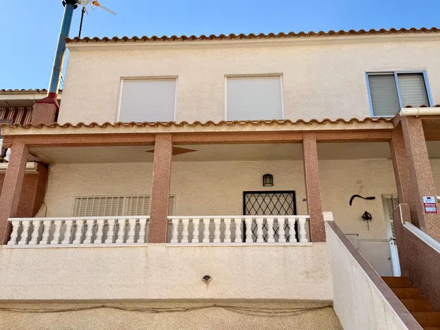 Adosado en planta alta en El Paraíso, Torrevieja — 2