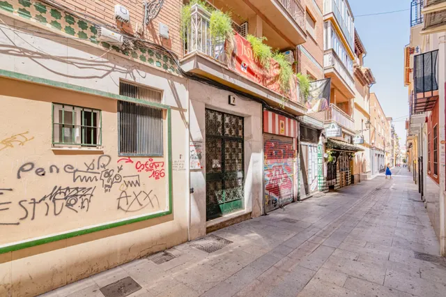 PISO DE 4 DORMITORIOS EN EL CENTRO DE GRANADA — 37