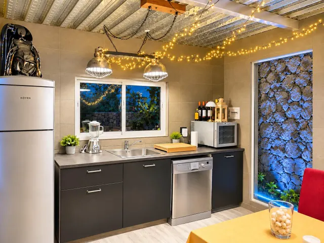 Villa independiente con gran jardín y piscina playa — 16