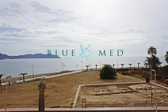Tríplex en primera línea con vistas al mar en el alamillo — 30