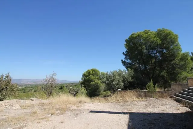 IMPRESIONANTE FINCA DE 30 HECTÁREAS CON TERRENO CULTIVABLE Y VISTAS PANORÁMICAS A VILLENA — 40