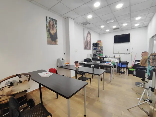 Excelente local reformado en venta — 7