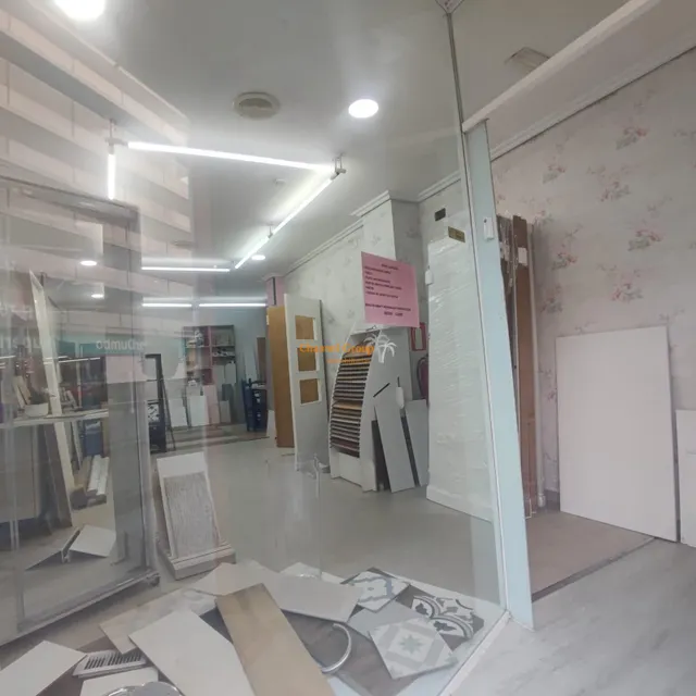 SE VENDE LOCAL COMERCIAL — 3