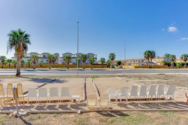 Bungalow en planta baja con amplio jardín privado y aparcamiento en Cabo Roig — 38