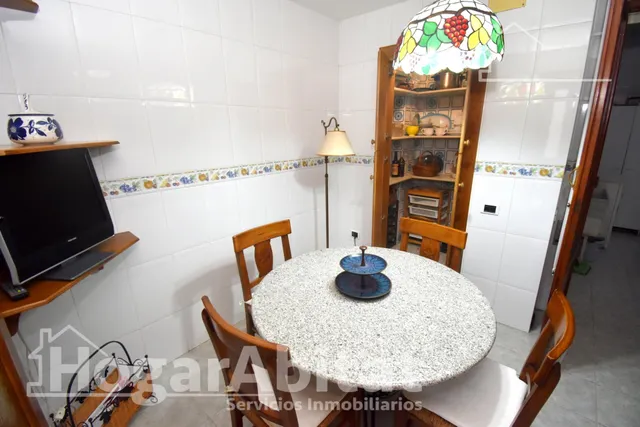 GRAN PISO SEÑORIAL CON BALCÓN Y TERRAZA EN AVENIDA PRINCIPAL — 10