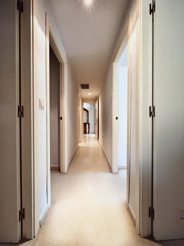 ¡una gran oportunidad para crear el hogar que siempre has soñado! amplio piso de 4 dormitorios con garaje, ascensor y vigilancia nocturna. — 20