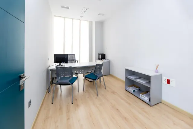 LOCAL COMERCIAL JUNTO AL CAMPUS DE LA SALUD — 9