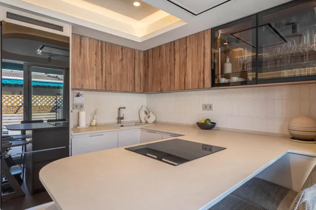 Impresionante Vivienda de Lujo con Diseño Moderno y Comodidades Exclusivas — 15
