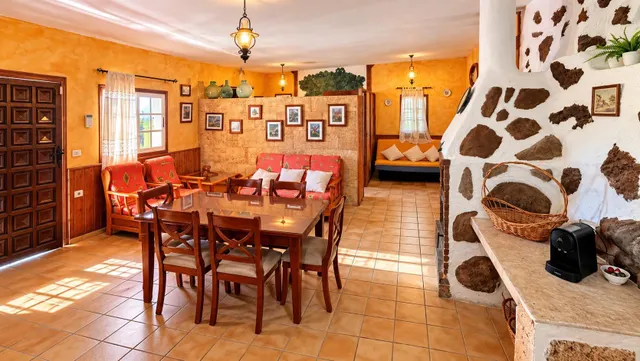 Finca exclusiva en Vilaflor · 2 viviendas, viñedo, bodega y piscina — 16