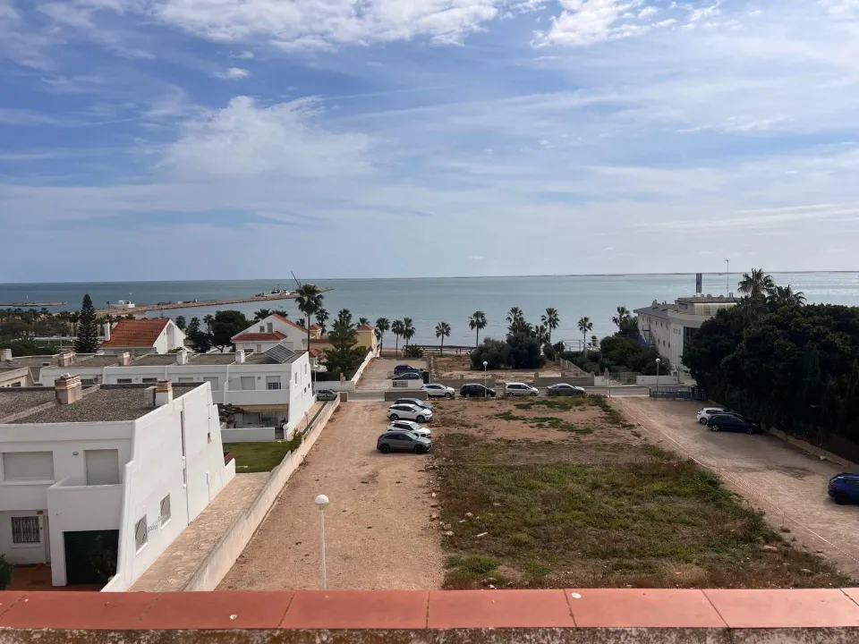 APARTAMENTO TRES habitaciones SEGUNDA LINEA DE MAR SANT CARLES DE LA RAPITA
