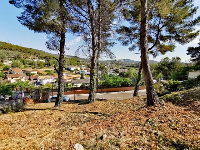 Amplio, con vistas y cercano al pueblo de Canyelles — 2