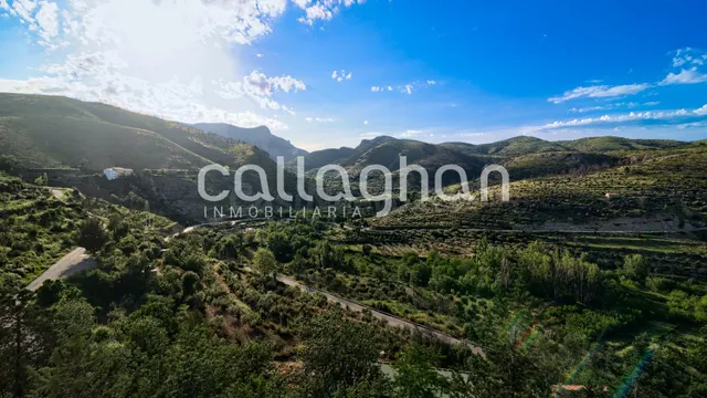 Encantadora Vivienda en Bejis: Naturaleza y Comodidad - foto 2