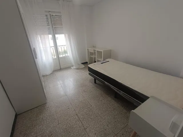SE ALQUILA PISO ZONA RAVAL — 5