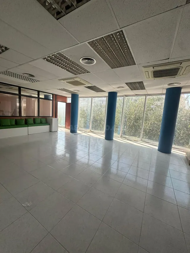 Excelente oficina de 116 m2 con plaza de parking en Avenida  - foto 4