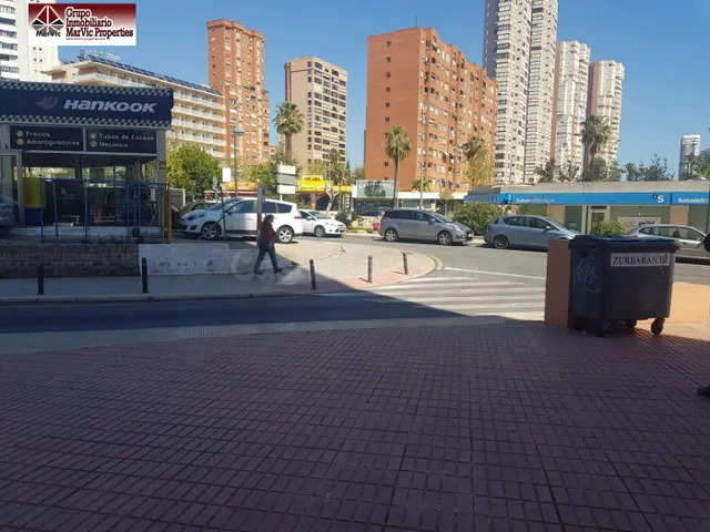 Local Alfonso Puchades — 3
