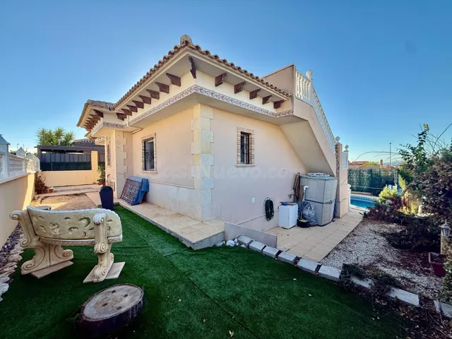 Espectacular villa independiente con piscina privada — 4