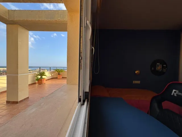 Ático Con Impresionantes Vistas Al Mar Y Cuatro Dormitorios En Torremolinos — 30