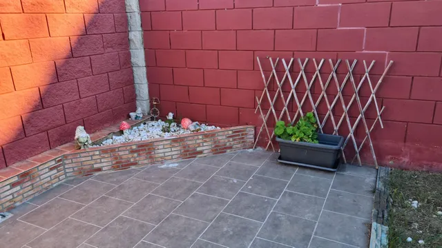 Chalet de 71 m2 con terraza y piscina a muy pocos metros de la playa — 27