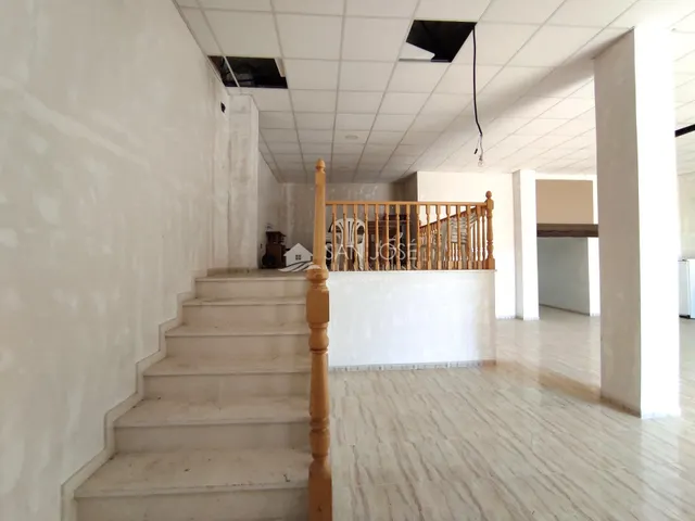 SE VENDE O ALQUILA CON OPCIÓN COMPRA LOCAL COMERCIAL CON AMPLIA TERRAZA EN ASPE. — 3