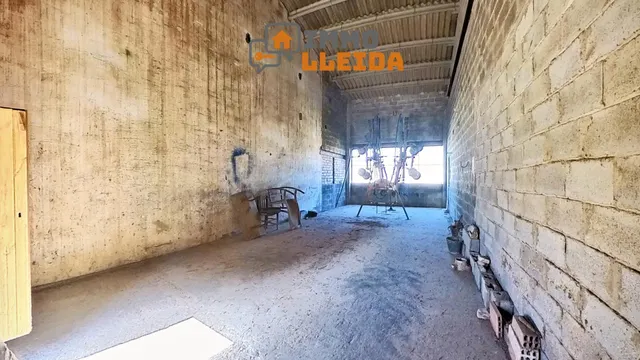 OPORTUNIDAD Casa con mucho terreno y varios garajes — 39