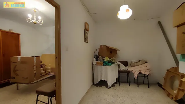CASA EN VENTA CON COCHERA — 13