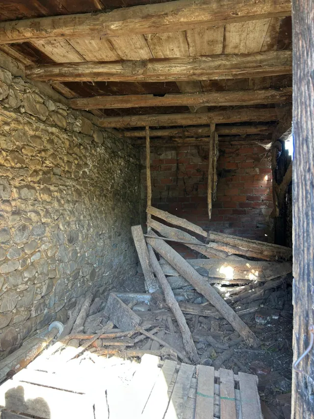 Amplia Casa de Piedra en Dehesas - Oportunidad Única por 29.000 € — 28