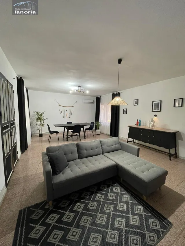 Grupo la Noria Vende Chalet de 7 dormitorios y piscina, zona urbanización los pinares del jucar. — 6