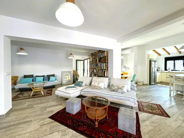 EXQUISITO CHALET A UN PASO DE LA PLAYA Y EL CASCO URBANO — 19