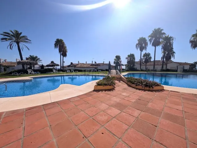 Casa de pueblo en Venta en Linea De La Concepcion, La Cádiz — 45