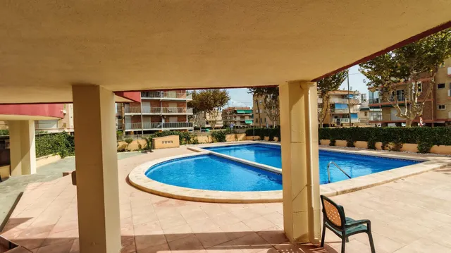 Piso con piscina, garaje y a dos calles de la playa — 24