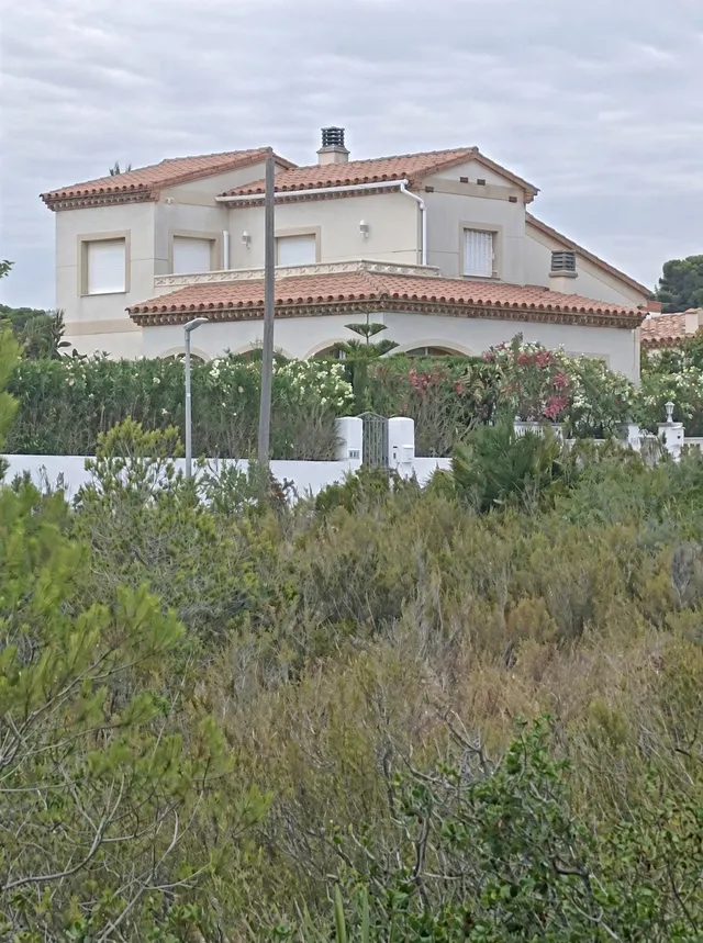 Exclusiva villa reformada y moderna con vistas al mar y montaña, piscina, cocina de verano y apartamento independiente — 8