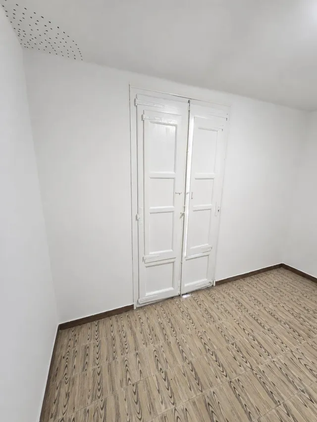 Se vende piso con arrendatario para inversores, Acogedor Apartamento de 2 habitaciones con Balcón en Tortosa. — 6