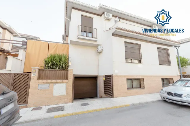 Pareada en Urbanización La Joya — 34