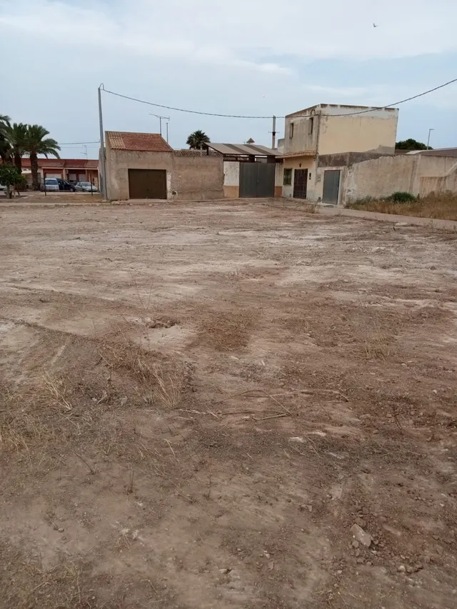 SOLAR URBANO EN LOS BEATOS — 4